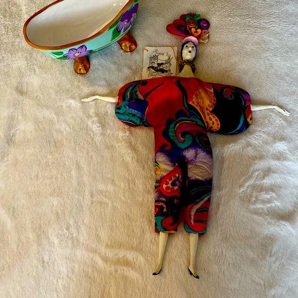 Poupee’ hand painted porcelain doll. Signed & dated by Isabelle Segal. Cir:1994 - Picture 7 of 7